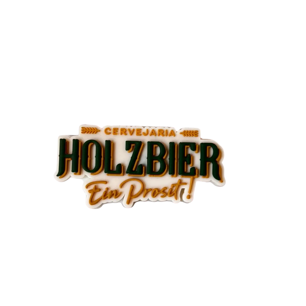 Imã Holzbier emborrachado 3D com logotipo oficial e frase “Ein Prosit!”